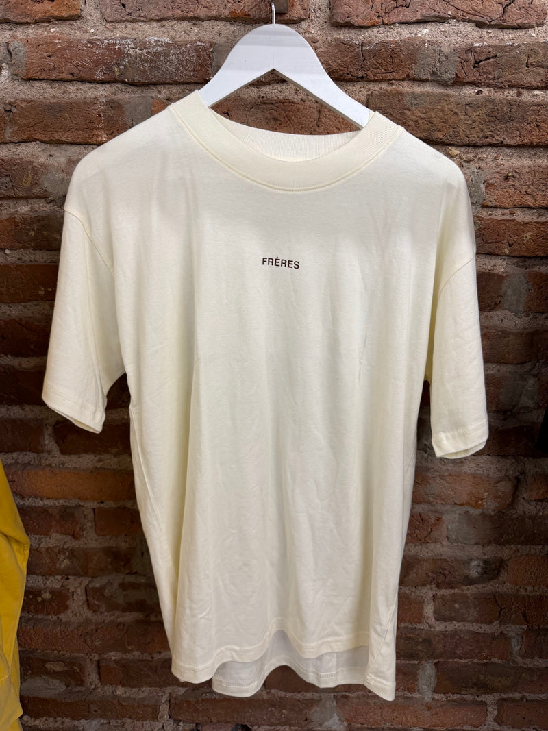 Feria · Remera over logo crema