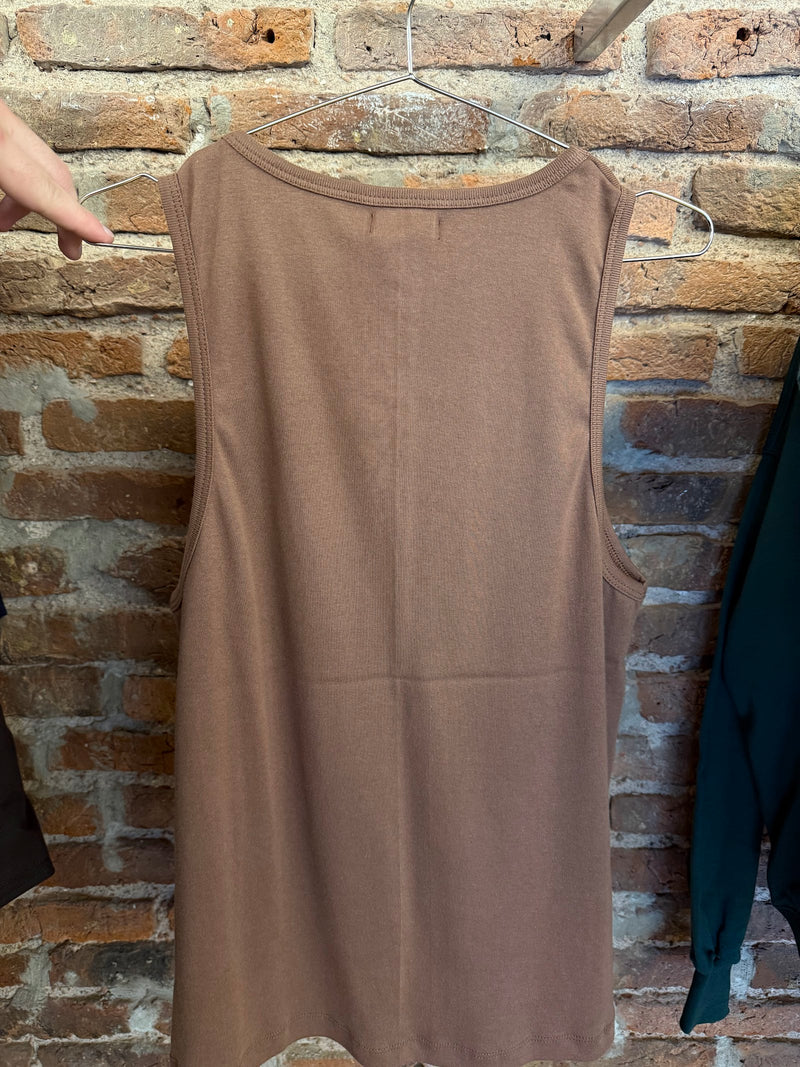 Feria · Musculosa algodon marron
