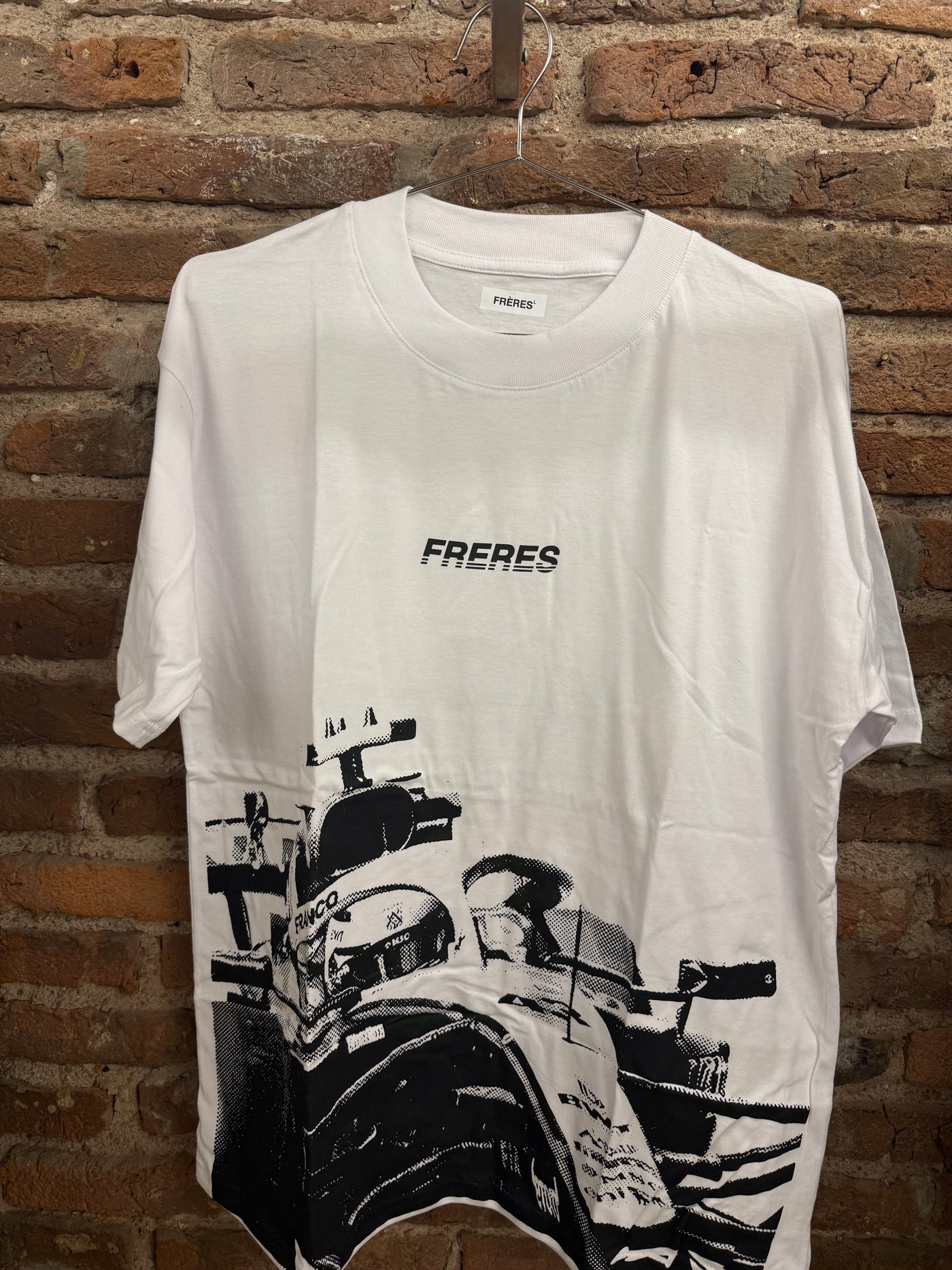 Feria · Remera Colapinto blanca