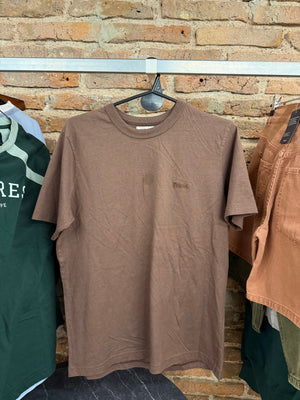 Feria · Remera regular marrón — con falla