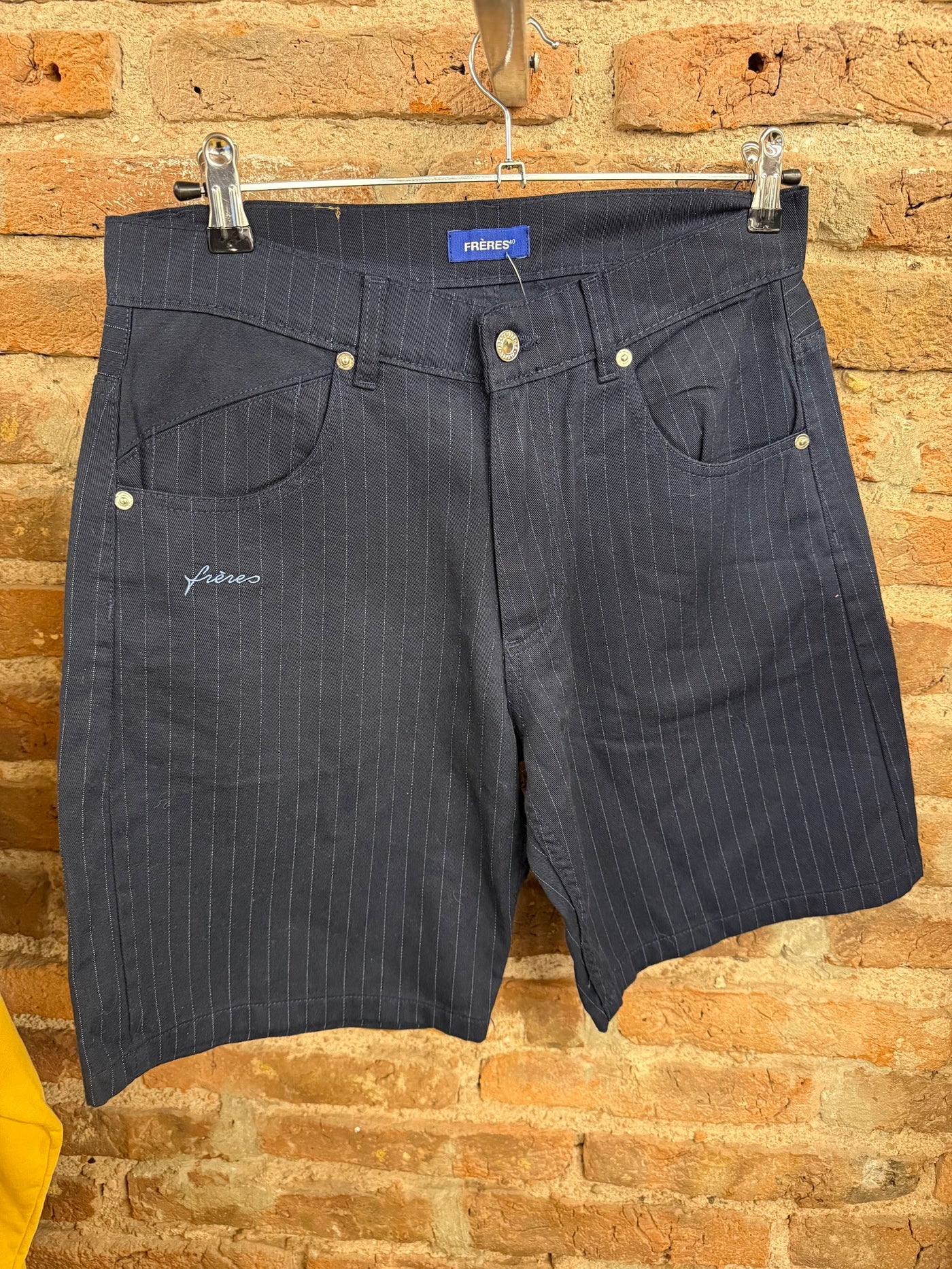 Feria · Bermuda de jean rayada