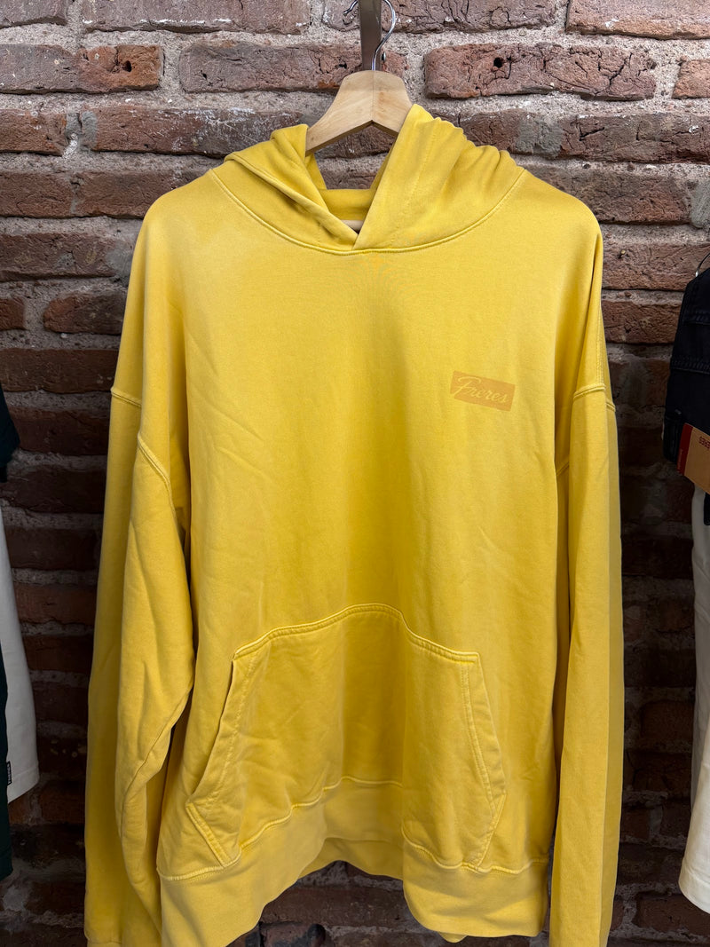 Feria · Buzo amarillo