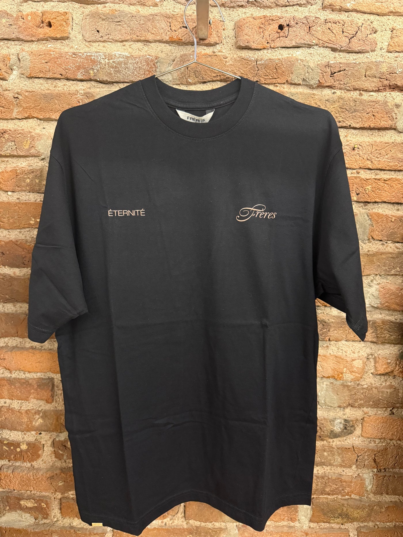 Feria · Remera over Social Club negra