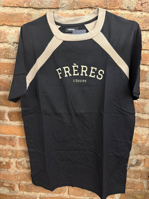 Feria · Remera regular cauce negra