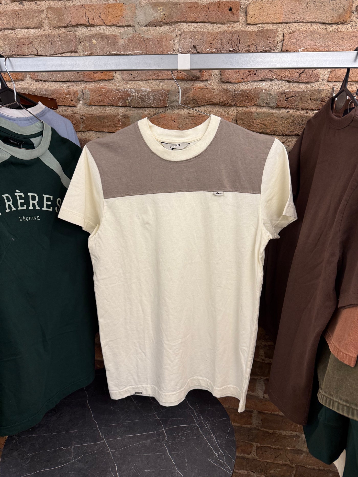 Feria · Remera horizonte visón — con falla