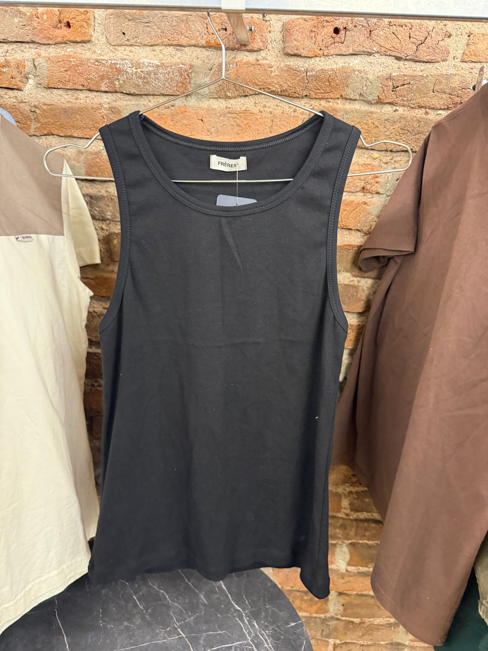 Feria · Musculosa algodon negro